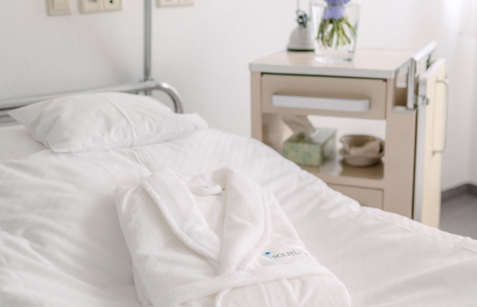 Einblick in ein Zimmer der Privatklinik